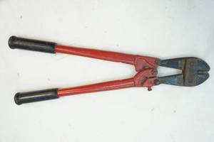 bolt cutter
