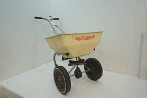 lawn spreader