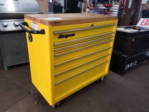 lot 953 image: Snap-on Metal Tool Storage Rolling Cabinet KRA4107BPES Yellow 40Lx20Wx40H  with Keys