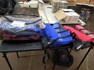 lot 1033 image: Lot of (4) Life Jackets