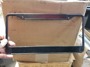 lot 1072 image: Lot of (2 Boxes) Metal License Plate Holders 2-hole Black
