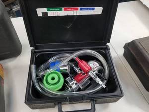 lot 1040 image: Mac Tools Cooling System Refiller CSR202  with Case
