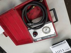 lot 1049 image: Snap-on Cylinder Leak Detector MT 324  with Case