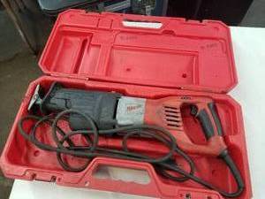 lot 1055 image: Milwaukee Sawzall Reciprocating Saw Heavy Duty  with Plastic Case