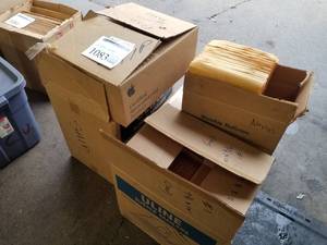 lot 1083 image: Lot of (5 Boxes) Padded Shipping Envelopes  - Pad Kraft Padded Shipper,  #1 7-14x12, Uline S-998 #1 Bubble Mailer, Uline S-9987 #2 Bubble Mailer, 8-12x14, Uline S-10536 #3 Bubble Mailer, Uline S-9985 #0 Bubble Mailer