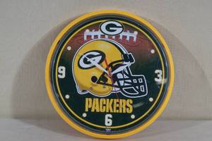 lot 144 image: Green Bay Packers Round Wall Clock