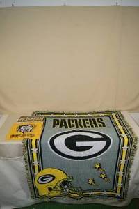 lot 142 image: Packers Blanket and Novelty Plate