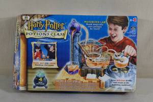 lot 46 image: Harry Potter Professor Snapes Potions Class Edible Activity Set