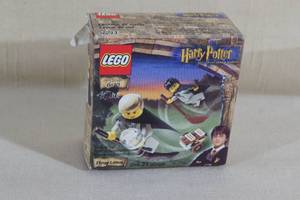 lot 39 image: LEGO Harry Potter #4711 Flying Lesson Retired Building Set