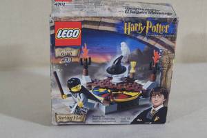 lot 41 image: LEGO Harry Potter #4701 Sorting Hat Retired Building Set
