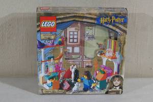 lot 40 image: LEGO Harry Potter #4723 Diagon Alley Shops Retired Building Set
