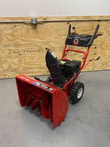 lot 10 image: TROY-BILT 24-IN 179-CC SNOW THROWER