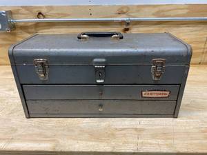lot 30 image: CRAFTSMAN Heavy Duty Tool Box