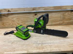 lot 12 image: GREENWORKS 40V 12 CORDLESS CHAINSAW W 2.0 AH BATTERY