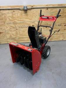 lot 9 image: HUSKEE 2 Stage - 22 Snow Blower (5.0 HP Engine)