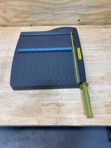 lot 116 image: SWINGLINE 12 Guillotine Trimmer