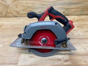 lot 17 image: MILWAUKEE M18 18-Volt Lithium-Ion Cordless 6-12 in. Circular Saw (Tool-Only)
