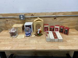 lot 93 image: ChristmasHoliday Decorations