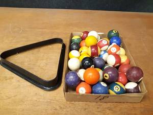 lot 1035 image: Large Lot of Vintage Pool Balls