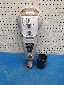 lot 1074 image: Vintage Duncan Parking Meter w Coin Cup- No Key - Quarter Machine
