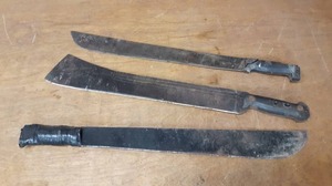 lot 1082 image: Lot of (3) Used Machetes - All are 18