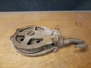 lot 1095 image: Large Cast Iron JOY Pulley - 10 Diameter Pulley
