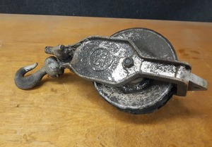 lot 1102 image: Vintage Cast Aluminum Sherman & Reilly INC Pulley - about 7 Diameter