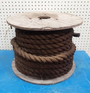 lot 1122 image: Spool of Thick Vintage Rope - Spool is about 18 x 13 and Rope diameter is about 1-18