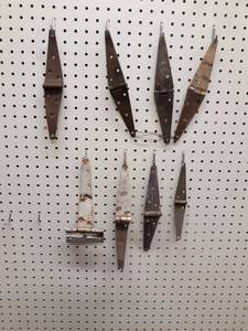 lot 1133 image: Lot of Vintage Barn Door Hinges - Range from 10 to 8
