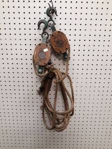 lot 1136 image: Antique U-W Wood Block and Tackle - Each pulley is about 8 x 3-14 x 2
