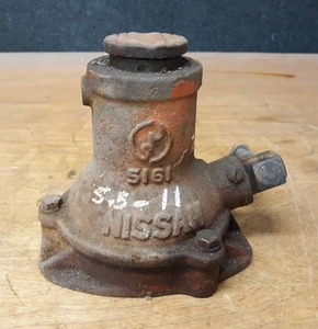 lot 1138 image: Vintage NISSAN Jack, 1.5 TON - Measures about 6 x 6 x 5