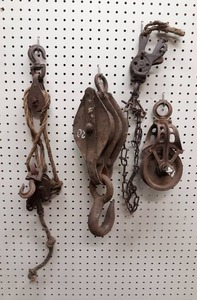lot 1142 image: Lot of Antique Steel and Cast Iron Pulleys