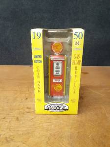 lot 1148 image: Gearbox Replica Super Shell 1950 Gas Pump Coin Bank - Box is about 11 Tall