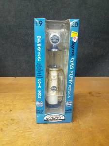 lot 1155 image: Gearbox Ford Benzol Visible Gas Pump Mechanical Coin Bank  - Box is about 15-12 Tall