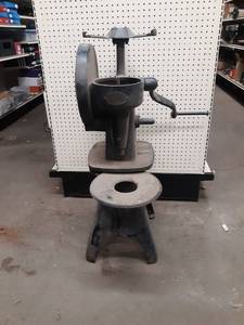 lot 1005 image: Antique McCormick-Deering Cream Separator