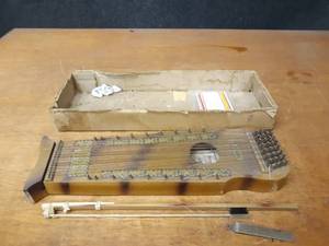 lot 1004 image: Antique Marxo Violin-Uke w Bow