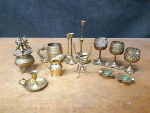 lot 1168 image: Vintage and Modern Brass Dcor