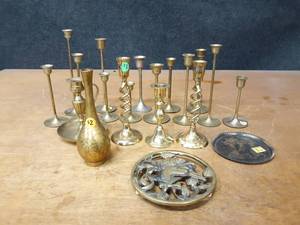 lot 1169 image: Vintage and Modern Brass Dcor