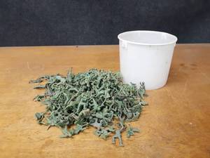 lot 1171 image: Large Lot of Plastic Army Men