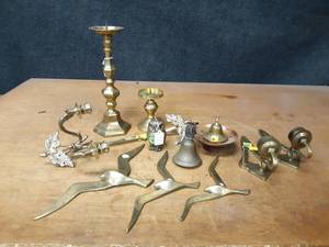 lot 1174 image: Vintage and Modern Brass  Copper Dcor
