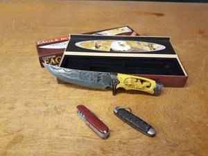 lot 1204 image: Eagle Bowie Knife - Overall about 11 Long  (2) Pocket Knives