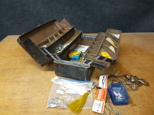 lot 1306 image: Vintage Steel Tackle Box w Some Tackle - Overall measures about 17 x 8 x 8