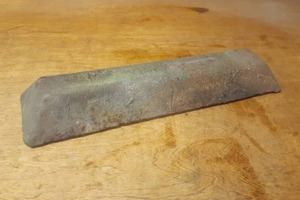 lot 1308 image: Large Iron Ingot - Measures about 20 x 5-12 x 3