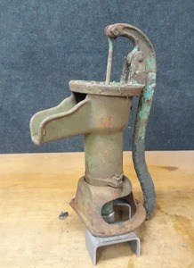 lot 1352 image: Antique Cast Iron Well Pump - About 18 Tall
