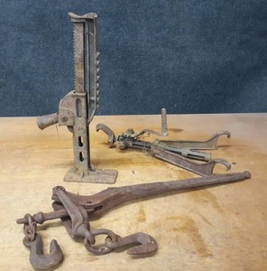 lot 1373 image: Lot of (2) Antique Jacks and Chain Binder