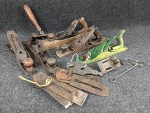 lot 1229 image: Lot of Antique Planes with Spare Parts & Blades