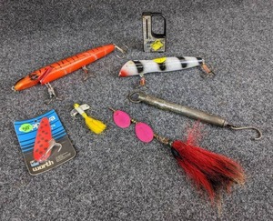 lot 1257 image: Fishing Tackle - Muskie Lures, Scales, and MORE