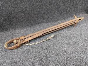lot 1292 image: Antique Nellis Bale Spear - 33 long