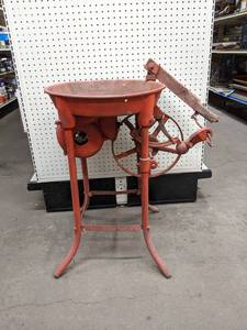lot 1002 image: Antique Blacksmith Forge with Blower - Blower Moves Freely