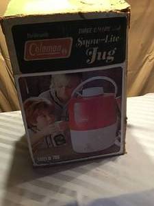 lot 674 image: Vintage 1970s Coleman Snow Lite Jug